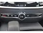 Volvo V60 T6 Recharge AWD Essential - IntelliSafe Assist & Surround - Parkeercamera achter - Verwarmde voorstoelen, stuur & achterbank - Parkeersensoren voor & achter - Inklapbare trekhaak - 18' LMV