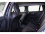 Volvo V60 T6 Recharge AWD Essential - IntelliSafe Assist & Surround - Parkeercamera achter - Verwarmde voorstoelen, stuur & achterbank - Parkeersensoren voor & achter - Inklapbare trekhaak - 18' LMV