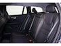 Volvo V60 T6 Recharge AWD Essential - IntelliSafe Assist & Surround - Parkeercamera achter - Verwarmde voorstoelen, stuur & achterbank - Parkeersensoren voor & achter - Inklapbare trekhaak - 18' LMV