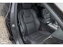 Volvo V60 2.0 T8 Plug-in hybrid AWD Ultimate Dark | Bowers&Wilkins | Panorama dak | Zwenkbare trekhaak | Stoelverkoeling+massage |