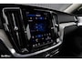 Volvo V60 2.0 T8 Plug-in hybrid AWD Ultimate Dark | Bowers&Wilkins | Panorama dak | Zwenkbare trekhaak | Stoelverkoeling+massage |