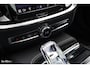 Volvo V60 2.0 T8 Plug-in hybrid AWD Ultimate Dark | Bowers&Wilkins | Panorama dak | Zwenkbare trekhaak | Stoelverkoeling+massage |