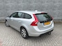 Volvo V60 2.0 T5 Kinetic | Origineel Nederlandse auto | Trekhaak | Cruise control | Climate control | Multifunctioneel stuurwiel | Elektrische ramen voor + achter | Lichtmetalen velgen 16 inch | LED dagrijverlichting |