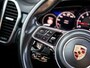 Porsche Cayenne 3.0 V6 340PK Pano Stoelkoeling Bose ACC Sport Chrono Led Matrix 360 Camera Softclose Luchtvering Trekhaak