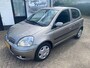Toyota Yaris 1.3 VVT-i S-Line 1e eigenaar in nieuwstaat en super mooi boekjes en teller rapport zijn er bij, UNIEK !!