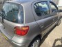 Toyota Yaris 1.3 VVT-i S-Line 1e eigenaar in nieuwstaat en super mooi boekjes en teller rapport zijn er bij, UNIEK !!