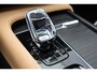 Volvo XC90 T8 455PK Recharge AWD Ultimate Bright / Luchtvering / Bowers & Wilkins / Schuif-kanteldak / 360 Camera / Head Up Display / Nappaleder met ventilatie / Massagefunctie / Gelamineerde zijruiten / 22'' Velgen / Trekhaak /  Stoelverwarming / Stuurverwarming