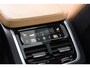 Volvo XC90 T8 455PK Recharge AWD Ultimate Bright / Luchtvering / Bowers & Wilkins / Schuif-kanteldak / 360 Camera / Head Up Display / Nappaleder met ventilatie / Massagefunctie / Gelamineerde zijruiten / 22'' Velgen / Trekhaak /  Stoelverwarming / Stuurverwarming