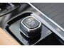 Volvo XC90 T8 455PK Recharge AWD Ultimate Bright / Luchtvering / Bowers & Wilkins / Schuif-kanteldak / 360 Camera / Head Up Display / Nappaleder met ventilatie / Massagefunctie / Gelamineerde zijruiten / 22'' Velgen / Trekhaak /  Stoelverwarming / Stuurverwarming