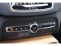 Volvo XC90 T8 455PK Recharge AWD Ultimate Bright / Luchtvering / Bowers & Wilkins / Schuif-kanteldak / 360 Camera / Head Up Display / Nappaleder met ventilatie / Massagefunctie / Gelamineerde zijruiten / 22'' Velgen / Trekhaak /  Stoelverwarming / Stuurverwarming