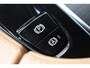 Volvo XC90 T8 455PK Recharge AWD Ultimate Bright / Luchtvering / Bowers & Wilkins / Schuif-kanteldak / 360 Camera / Head Up Display / Nappaleder met ventilatie / Massagefunctie / Gelamineerde zijruiten / 22'' Velgen / Trekhaak /  Stoelverwarming / Stuurverwarming