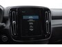 Volvo XC40 T3 163PK Automaat R-Design Adaptieve cruise control / Leder met alcantara bekleding / Parkeersensoren met camera / Trekhaak / stoel - en stuurverwarming / Apple carplay