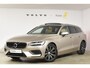 Volvo V60 T6 350PK Plug-in Hybrid AWD Ultimate Bright / Adaptive Cruise Control / Harman Kardon / 360 Camera / Elektrisch glazen schuif-kanteldak / Head-up Display / Nappa leer met stoelventilatie / Elektrisch verstelbare stoelen met geheugen / Stoelverwarming / Stuurverwarming