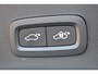 Volvo XC40 B4 211PK Automaat Plus Dark / Navigatie / Adaptive Cruise / Harman Kardon / Stuur- & Stoelverwarming / Elektrische achterklep / Achteruitrijcamera / Elektrische stoelverst. met geheugen