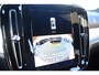 Volvo XC40 B4 211PK Automaat Plus Dark / Navigatie / Adaptive Cruise / Harman Kardon / Stuur- & Stoelverwarming / Elektrische achterklep / Achteruitrijcamera / Elektrische stoelverst. met geheugen