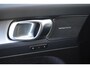Volvo XC40 B4 211PK Automaat Plus Dark / Navigatie / Adaptive Cruise / Harman Kardon / Stuur- & Stoelverwarming / Elektrische achterklep / Achteruitrijcamera / Elektrische stoelverst. met geheugen