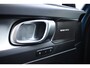 Volvo XC40 B4 211PK Automaat Plus Dark / Climate pack / Donker getint glas / 19'' velgen / Adaptieve cruise control / Elektrische Achterklep