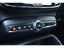 Volvo XC40 B4 211PK Automaat Plus Dark / Climate pack / Donker getint glas / 19'' velgen / Adaptieve cruise control / Elektrische Achterklep
