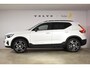 Volvo XC40 B4 211PK Automaat Plus Dark / Navigatie / Adaptive Cruise / Harman Kardon / Stuur- & Stoelverwarming / Elektrische achterklep / Achteruitrijcamera / Elektrische stoelverst. met geheugen / Extra getint glas / Microtech/Nubuck