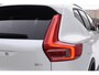 Volvo XC40 B4 211PK Automaat Plus Dark / Navigatie / Adaptive Cruise / Harman Kardon / Stuur- & Stoelverwarming / Elektrische achterklep / Achteruitrijcamera / Elektrische stoelverst. met geheugen / Extra getint glas / Microtech/Nubuck