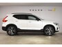 Volvo XC40 B4 211PK Automaat Plus Dark / Navigatie / Adaptive Cruise / Harman Kardon / Stuur- & Stoelverwarming / Elektrische achterklep / Achteruitrijcamera / Elektrische stoelverst. met geheugen / Extra getint glas / Microtech/Nubuck