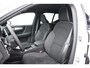 Volvo XC40 B4 211PK Automaat Plus Dark / Navigatie / Adaptive Cruise / Harman Kardon / Stuur- & Stoelverwarming / Elektrische achterklep / Achteruitrijcamera / Elektrische stoelverst. met geheugen / Extra getint glas / Microtech/Nubuck