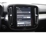 Volvo XC40 B4 211PK Automaat Plus Dark / Navigatie / Adaptive Cruise / Harman Kardon / Stuur- & Stoelverwarming / Elektrische achterklep / Achteruitrijcamera / Elektrische stoelverst. met geheugen / Extra getint glas / Microtech/Nubuck