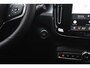 Volvo XC40 B4 211PK Automaat Plus Dark / Navigatie / Adaptive Cruise / Harman Kardon / Stuur- & Stoelverwarming / Elektrische achterklep / Achteruitrijcamera / Elektrische stoelverst. met geheugen / Extra getint glas / Microtech/Nubuck