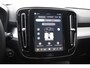 Volvo XC40 B4 211PK Automaat Plus Dark / Navigatie / Adaptive Cruise / Harman Kardon / Stuur- & Stoelverwarming / Elektrische achterklep / Achteruitrijcamera / Elektrische stoelverst. met geheugen / Extra getint glas / Microtech/Nubuck