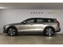 Volvo V60 Cross Country B5 250PK Automaat AWD Pro / Adaptive Cruise Control / Bowers & Wilkins / 360 Graden Camera / Elektrisch glazen schuif-kanteldak / Head-up Display / Nappa leer met stoelventilatie / Massagefunctie voorstoelen / Elektrisch verstelbare stoelen met geheugen / Stoelverw. / Stuurverw. / Trekhaak
