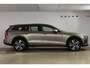 Volvo V60 Cross Country B5 250PK Automaat AWD Pro / Adaptive Cruise Control / Bowers & Wilkins / 360 Graden Camera / Elektrisch glazen schuif-kanteldak / Head-up Display / Nappa leer met stoelventilatie / Massagefunctie voorstoelen / Elektrisch verstelbare stoelen met geheugen / Stoelverw. / Stuurverw. / Trekhaak