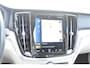 Volvo V60 Cross Country B5 250PK Automaat AWD Pro / Adaptive Cruise Control / Bowers & Wilkins / 360 Graden Camera / Elektrisch glazen schuif-kanteldak / Head-up Display / Nappa leer met stoelventilatie / Massagefunctie voorstoelen / Elektrisch verstelbare stoelen met geheugen / Stoelverw. / Stuurverw. / Trekhaak
