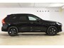 Volvo XC60 T6 350PK Plug-in hybrid AWD Plus Black Edition / Adaptive Cruise control / Elektrische stoelen met geheugen / Stuurverwarming / Stoelverwarming v+a / 360 Camera / Harman Kardon / Semi-elektrisch inklapbare trekhaak