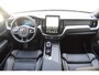Volvo XC60 T6 350PK Plug-in hybrid AWD Plus Black Edition / Adaptive Cruise control / Elektrische stoelen met geheugen / Stuurverwarming / Stoelverwarming v+a / 360 Camera / Harman Kardon / Semi-elektrisch inklapbare trekhaak