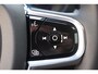 Volvo XC60 T6 350PK Plug-in hybrid AWD Plus Black Edition / Adaptive Cruise control / Elektrische stoelen met geheugen / Stuurverwarming / Stoelverwarming v+a / 360 Camera / Harman Kardon / Semi-elektrisch inklapbare trekhaak