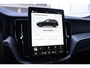 Volvo XC60 T6 350PK Plug-in hybrid AWD Plus Black Edition / Adaptive Cruise control / Elektrische stoelen met geheugen / Stuurverwarming / Stoelverwarming v+a / 360 Camera / Harman Kardon / Semi-elektrisch inklapbare trekhaak
