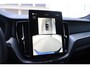 Volvo XC60 T6 350PK Plug-in hybrid AWD Plus Black Edition / Adaptive Cruise control / Elektrische stoelen met geheugen / Stuurverwarming / Stoelverwarming v+a / 360 Camera / Harman Kardon / Semi-elektrisch inklapbare trekhaak