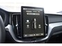 Volvo XC60 T6 350PK Plug-in hybrid AWD Plus Black Edition / Adaptive Cruise control / Elektrische stoelen met geheugen / Stuurverwarming / Stoelverwarming v+a / 360 Camera / Harman Kardon / Semi-elektrisch inklapbare trekhaak