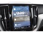 Volvo XC60 T6 350PK Automaat Plug-in Hybrid AWD Plus Dark / Navigatie / 360 Camera / Adaptieve Cruise Control / Stuur & Stoelverwarming / Elektr. Achterklep / Schuifdak / Trekhaak