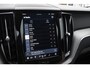 Volvo XC60 T6 350PK Automaat Plug-in Hybrid AWD Plus Dark / Navigatie / 360 Camera / Adaptieve Cruise Control / Stuur & Stoelverwarming / Elektr. Achterklep / Schuifdak / Trekhaak