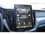 Volvo XC60 T6 350PK Plug-in hybrid AWD Ultra Black Edition / Navigatie / Adaptieve Cruisecontrol / Head Up-Display / Panorama dak / Elektrische stoelen met geheugen / Stuurverwarming / Stoelverwarming v+a / 360 Camera /