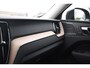 Volvo XC60 T6 350PK Automaat Plug-in Hybrid AWD Plus Dark / Navigatie / Adaptieve Cruisecontrol / Head Up-Display / Panorama dak / Leder / Elektrische stoelen / 360 Camera / Trekhaak /