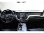 Volvo XC60 T6 350PK Automaat Plug-in Hybrid AWD Plus Dark / Adaptive Cruise control / Stoelverwarming v+a / Stuurverwarming / Elektr. achterklep / 360 Camera / Schuifdak / Trekhaak