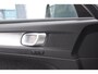 Volvo XC40 T4 211PK Automaat Inscription Expression Adaptieve cruise control / Elektrische achterklep / keyless entry / parkeersensoren met camera / Apple carplay / Bluetooth / Elektrische stoelen met geheugen