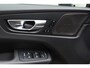 Volvo XC60 T6 350PK Automaat Plug-in Hybrid AWD Ultra Dark / Navigatie / Adaptieve Cruise control / Head Up-Display / Panorama dak / Leder / Elektrische stoelen / 360 Camera / Trekhaak / 20" Velgen