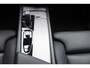 Volvo XC60 T6 350PK Automaat Plug-in Hybrid AWD Ultra Dark / Navigatie / Adaptieve Cruise control / Head Up-Display / Panorama dak / Leder / Elektrische stoelen / 360 Camera / Trekhaak / 20" Velgen