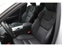 Volvo XC60 T6 350PK Automaat Plug-in Hybrid AWD Ultra Dark / Navigatie / Adaptieve Cruise control / Head Up-Display / Panorama dak / Leder / Elektrische stoelen / 360 Camera / Trekhaak / 20" Velgen