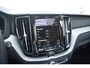 Volvo XC60 T6 350PK Automaat Plug-in Hybrid AWD Plus Dark / Navigatie / 360 Camera / Adaptieve Cruise Control / Stuur & Stoelverwarming / Stoelverwarming achter / Elektr. Achterklep / Schuifdak / Trekhaak