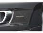 Volvo EX40 Single Motor Extended Range Plus 82 kWh / Lounge Pakket / Extra getint glas / 360 Camera / 20'' velgen / Panoramadak / Zwart dak / Harman Kardon / Microtech/Nubuck