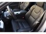Volvo XC60 T6 350PK Automaat Plug-in Hybrid AWD Plus Dark / Navigatie / 360 Camera / Adaptieve Cruise Control / Stuur & Stoelverwarming / Elektr. Achterklep / Schuifdak / LM Velgen / Trekhaak